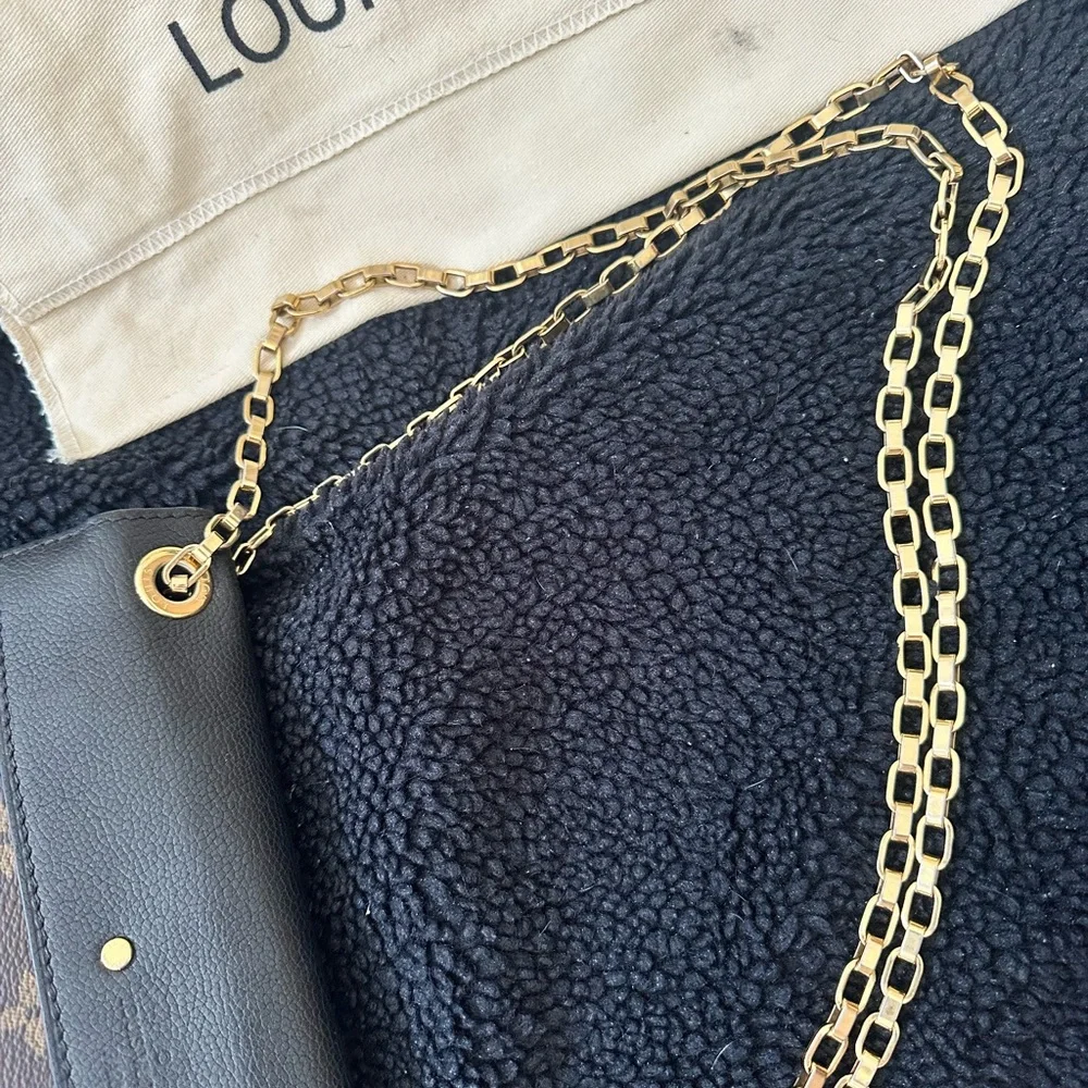 Louis Vuitton Pallas Chain - Picture 14 of 15